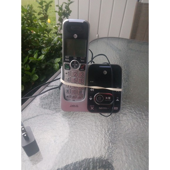 AT&T Cordless Digital Answering System w/ Caller ID/ Call Waiting CRL32102 - Picture 1 of 5